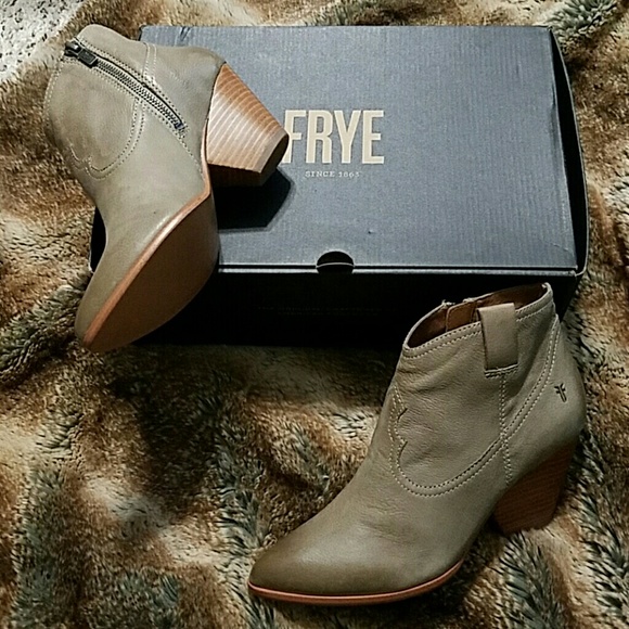 frye reina bootie ash